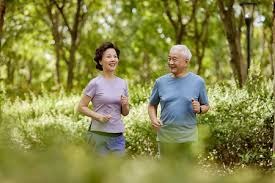 大谷翔平在 2024 年道奇春训的首个打席即击出二垒安打，向世人展示术后惊人的康复力